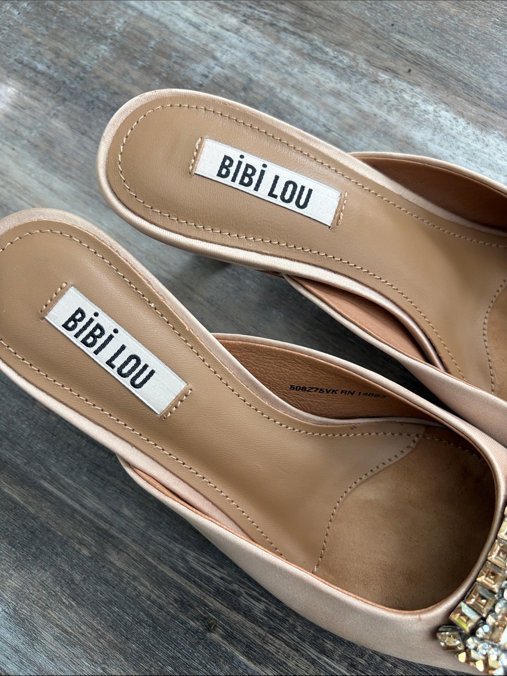 ANTHROPOLOGIE BIBI LOU Cream Satin Mules with Rhinestone Embellishment Size 36 - Picture 6 of 11